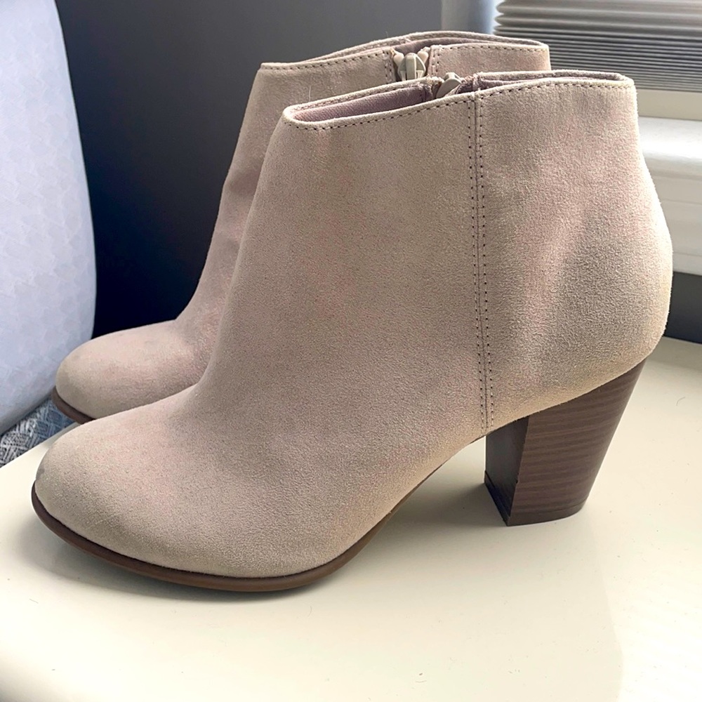 Old navy Boots size 8